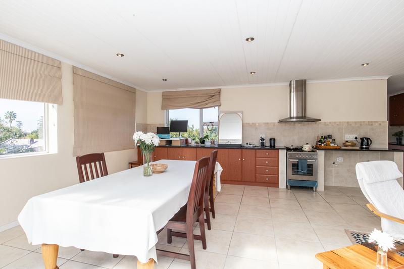 5 Bedroom Property for Sale in Constantia Western Cape